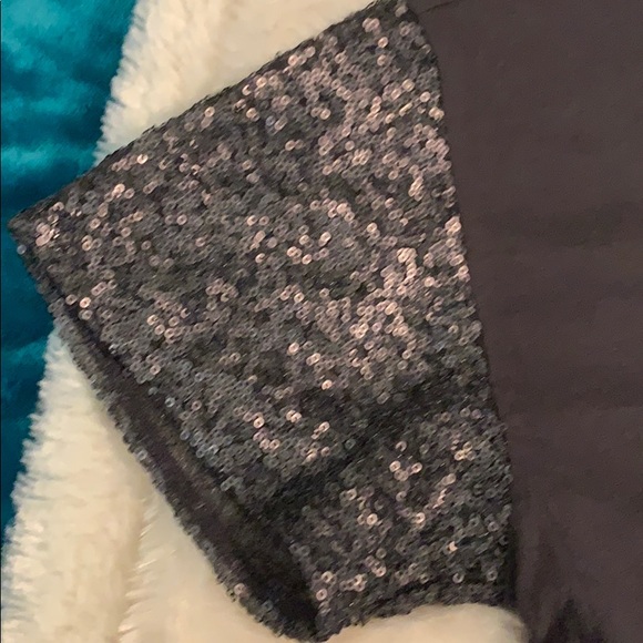 AMERICAN EAGLE || Sequin Sleeve Tee - Picture 2 of 3